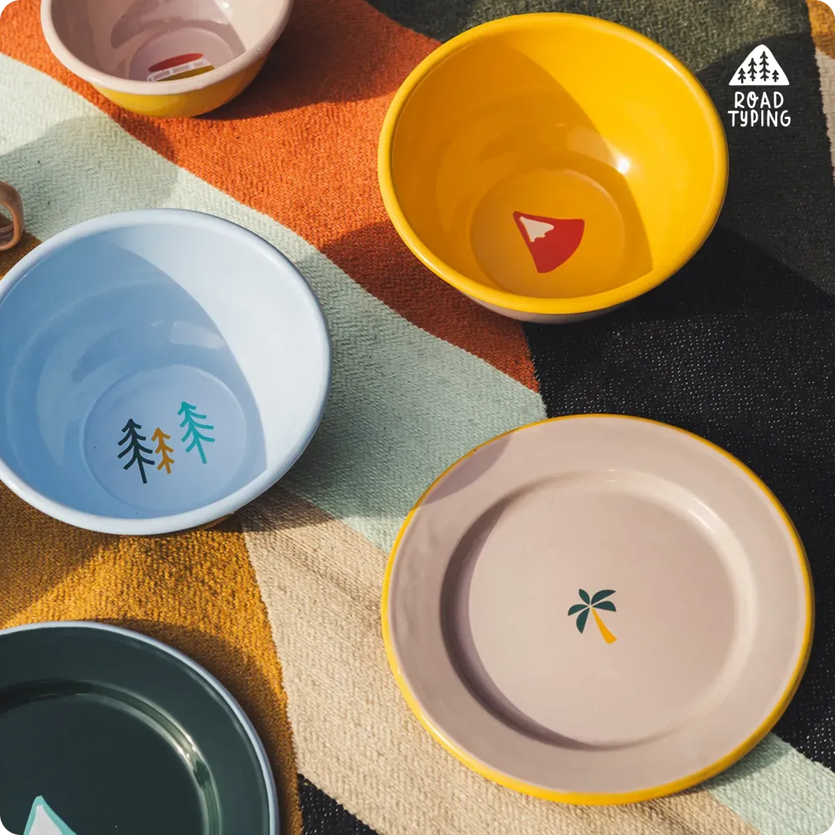 Emaille Geschirr Set von Roadtyping